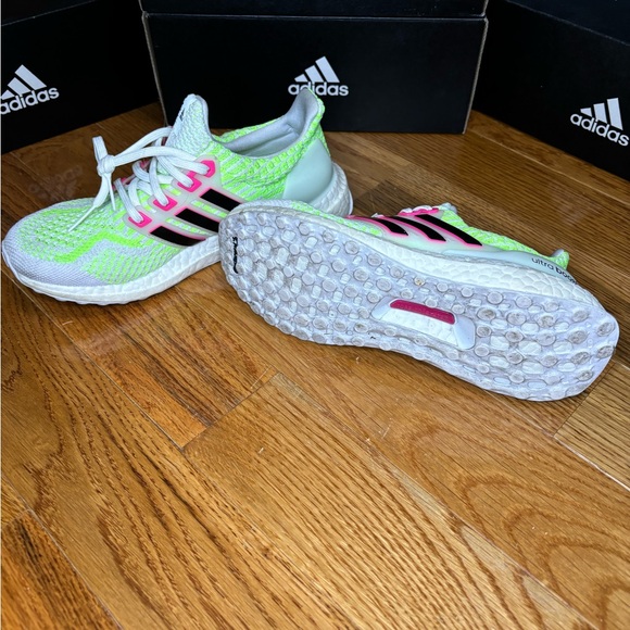 Glow in the Dark Ultraboost 5.0 DNA - Picture 2 of 6
